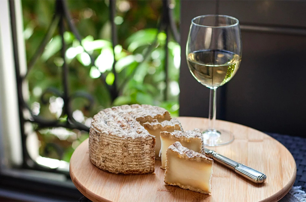 Choisir le vin avec le fromage : notre mode d’emploi